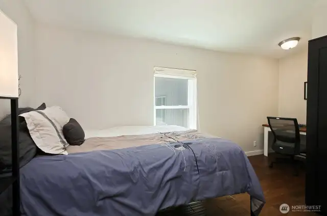 Flex room that can serve as a guest room, office, or craft room. This room does not have a closet.