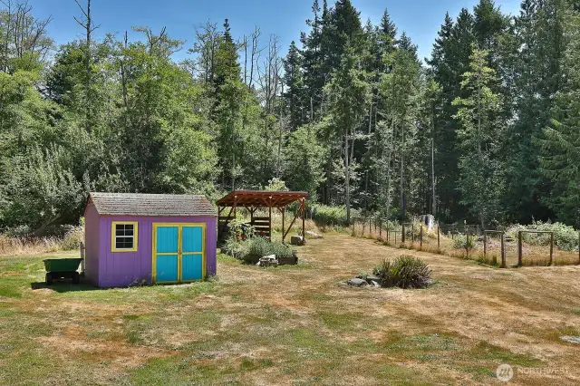 Garden shed and plenty of garden space.