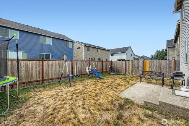 Fully fenced back yard!