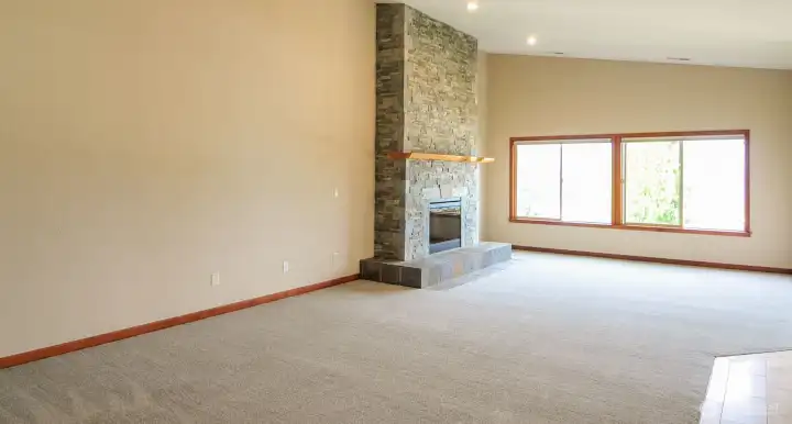 LIVING / DINING AREA