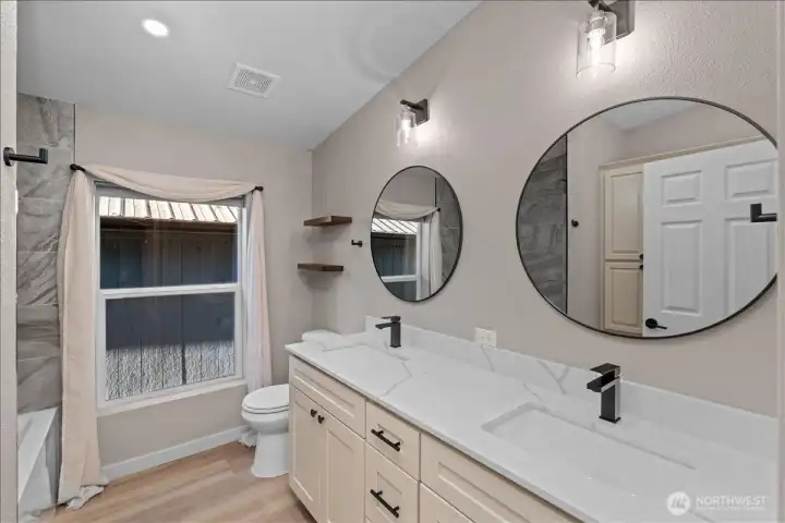 Main full   bathroom