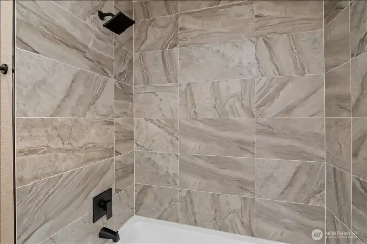 Main full   bathroom