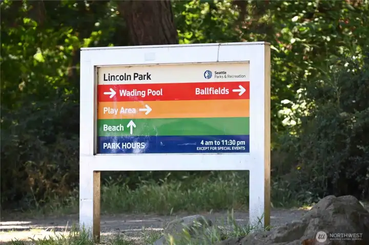 Lincoln Park nearby.