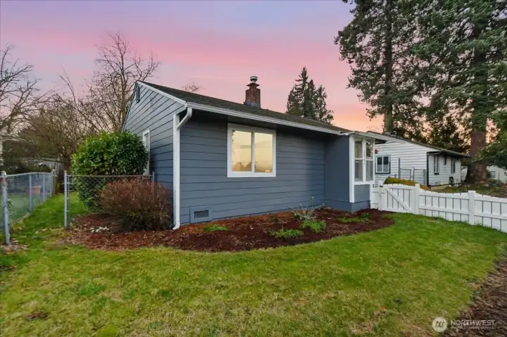 Front Yard, Exterior