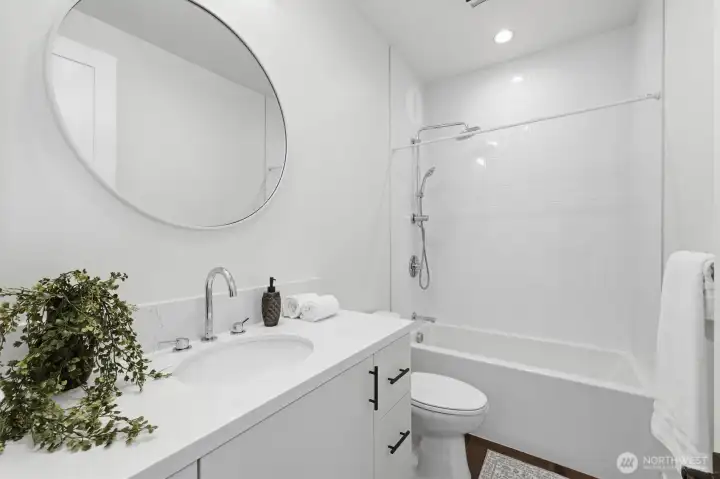 Full upstairs bathroom