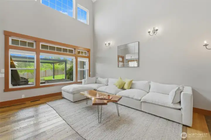 Huge vaulted ceiling and lots of light in family room.
