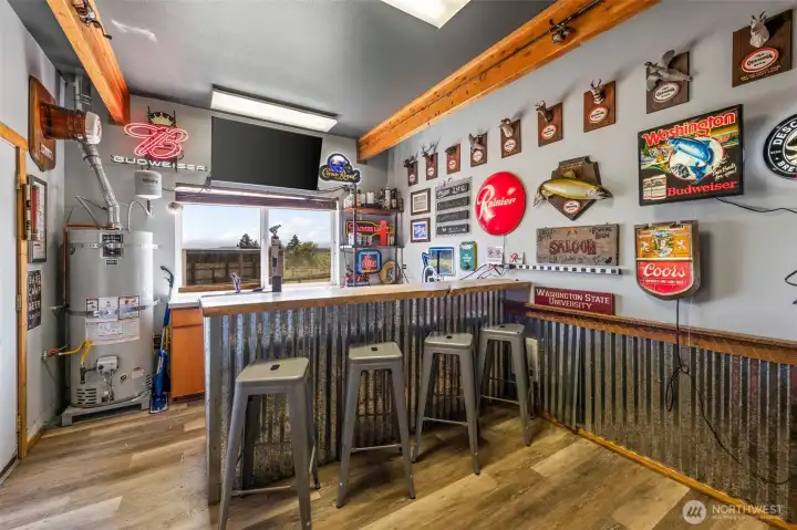 Bar/entertaining area in detached garage