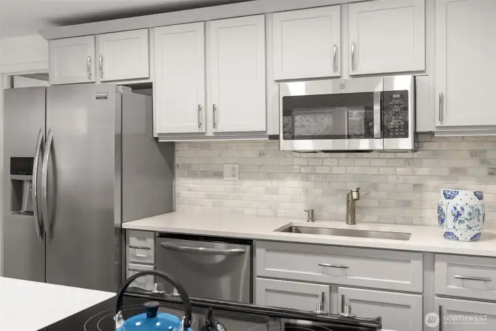 Newly refreshed kitchen and appliances.