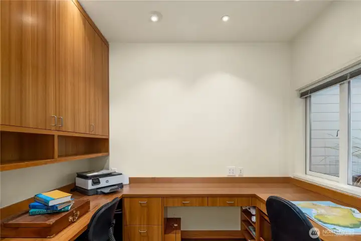 Main floor office/study