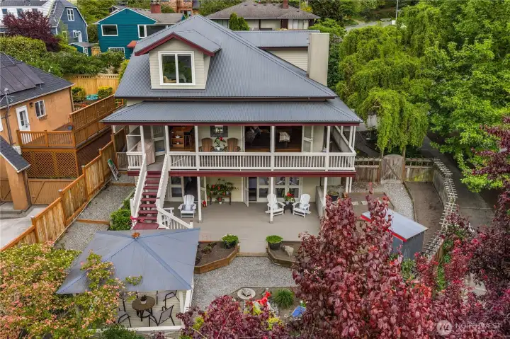 4712 SW Brace Point on a large, extensive corner lot