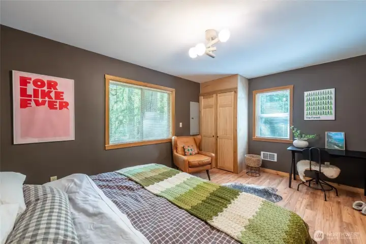 This home comes fully furnished minus artwork and some personal items of the sellers.