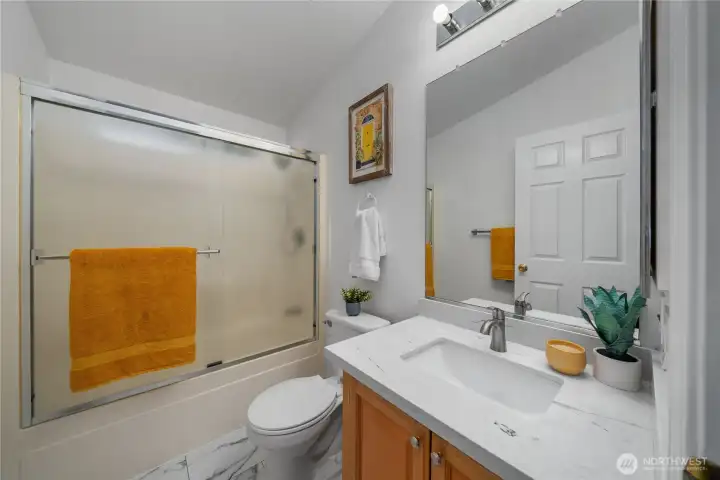 Main hall full bath