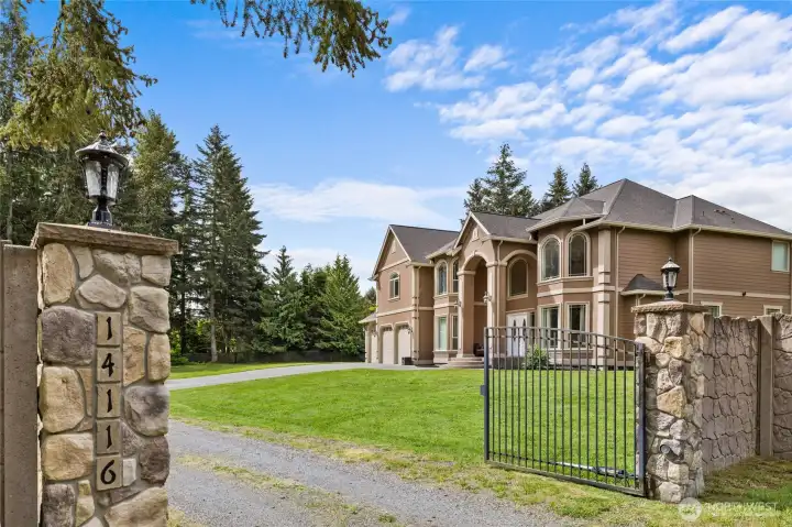 Gated Entry and Fully fenced!