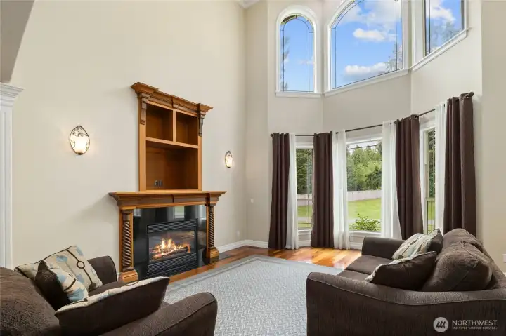 Grand Living room with 2nd propane fireplace