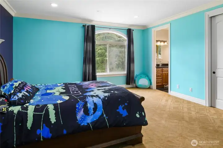 2nd bedroom with full bath off bedroom
