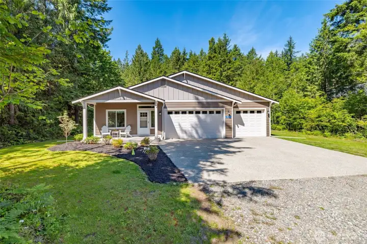 Welcome home to this beautifully appointed single-level residence set on a private and level 1.14-acre lot in a gated comm Welcome home to this beautifully appointed single-level residence set on a private and level 1.14-acre lot in a gated comm