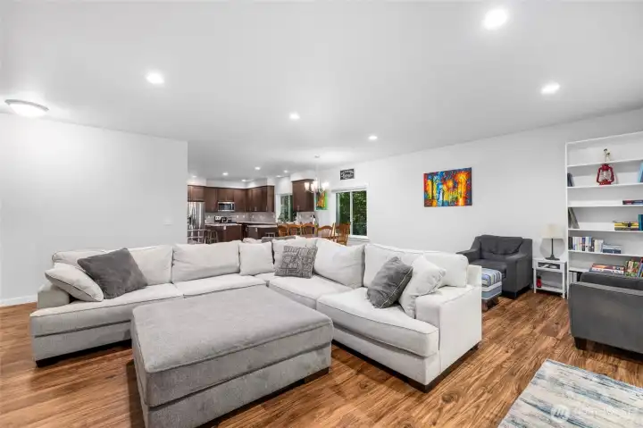 An open layout create a spacious and inviting gathering place for everyday living and entertaining. An open layout create a spacious and inviting gathering place for everyday living and entertaining.