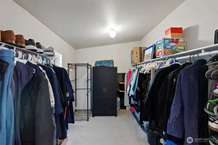 Extra large walk-in closet for more stoarge