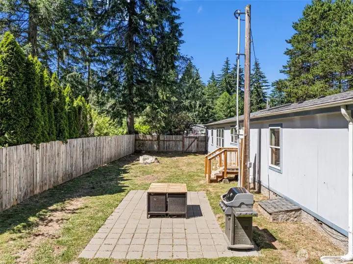 Patio & BBQ area off back deck