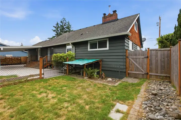 Plenty of room to relax, garden, or entertain. Plenty of room to relax, garden, or entertain.