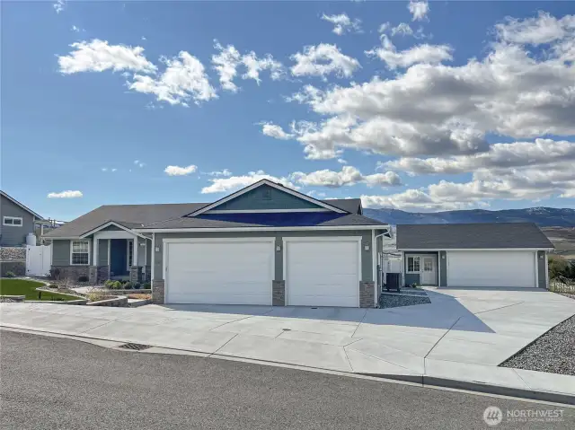 5 Garage Bays!