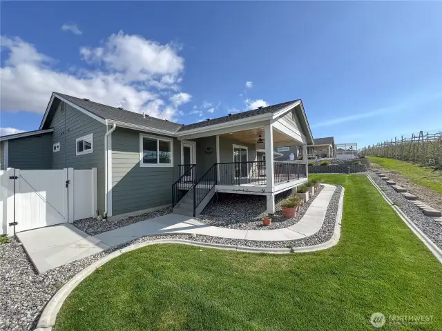 Back Yard - Nice Sized Covered View Deck!