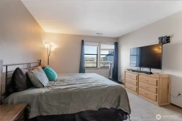 primary bedroom photo 3