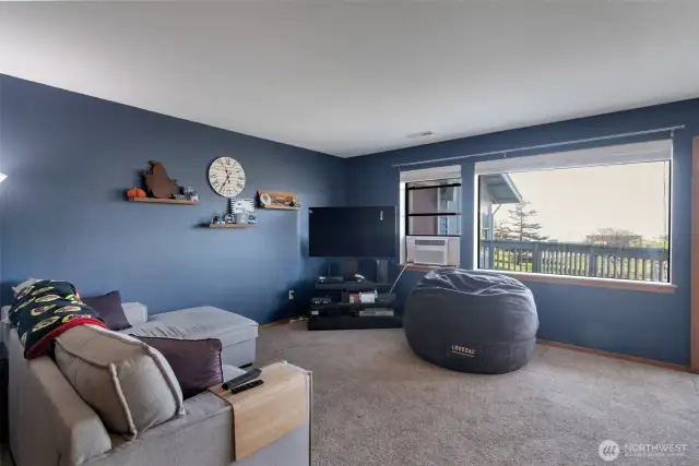 family room view is to the beach and water