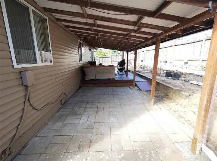 Hot top ready with disconnect & covered concrete patio
