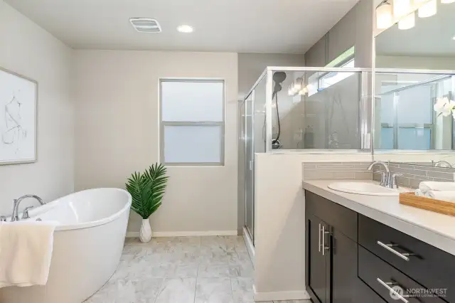 Spa en suite attached to primary bedroom