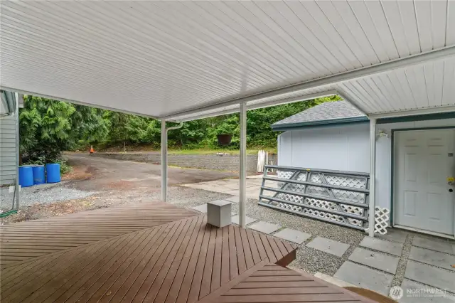 Front porch facing driveway