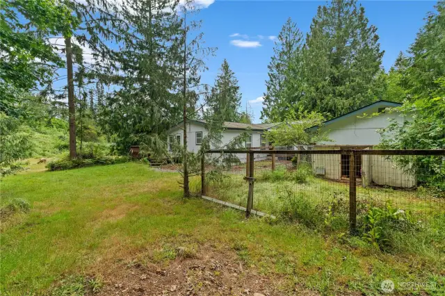 yard / Kennel