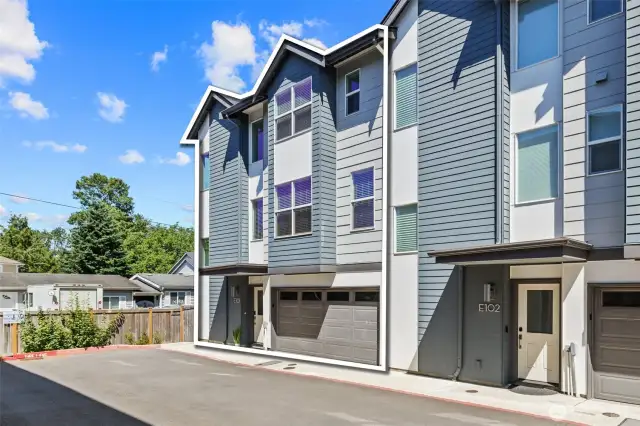 Great location near Hwy 2 and 522 and close to groceries, Lake Tye, parks, and city conveniences!