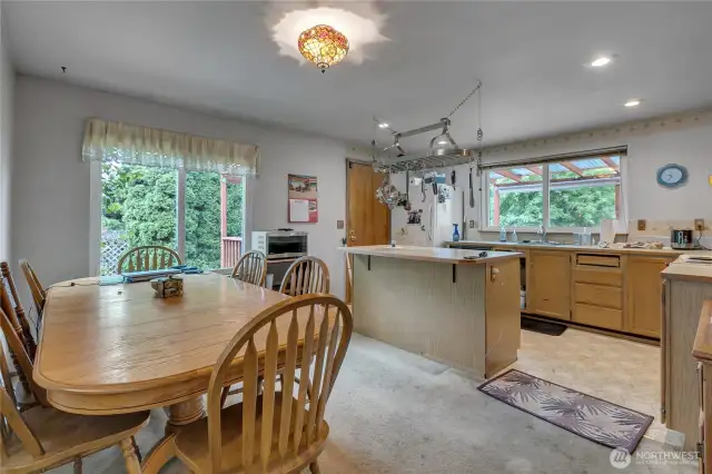 Dining to Kitchen