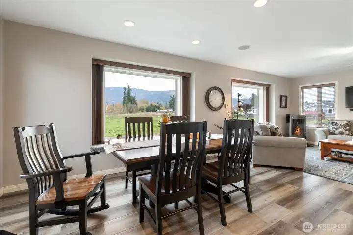 Imagine family dinners with that view in the background...