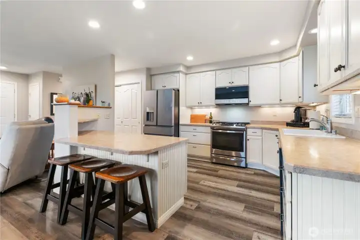 The kitchen has a friendly eating space or just a great conversation area while enjoying that cup of coffee or hot chocolate...