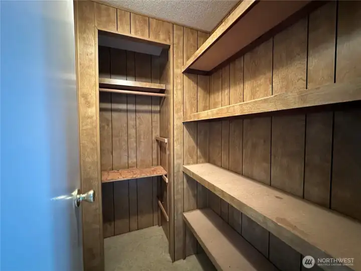Storage closet i
