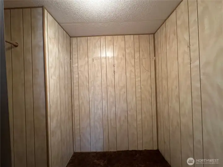 walk in closet in Primary
