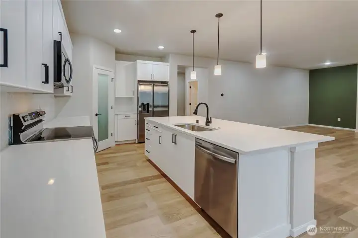 Photos of a previously built Rainier plan. SOme upgrades may appear that are no longer available.