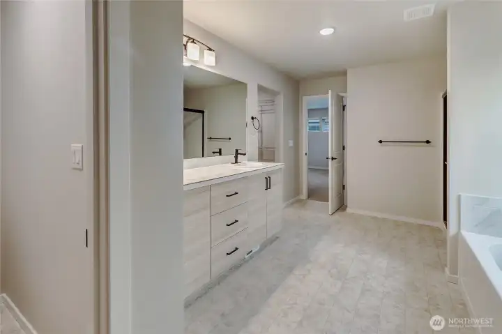 Photos of a previously built Rainier plan. SOme upgrades may appear that are no longer available.