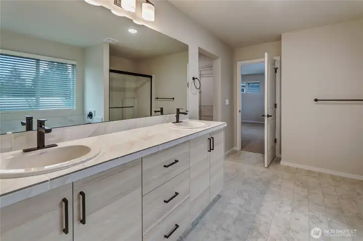 Photos of a previously built Rainier plan. SOme upgrades may appear that are no longer available.