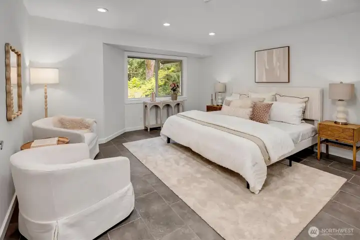 Private, peaceful and beautiful in size is the primary en'suite.