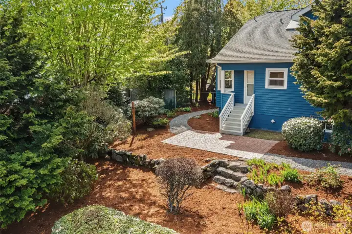 Spacious fully fenced backyard