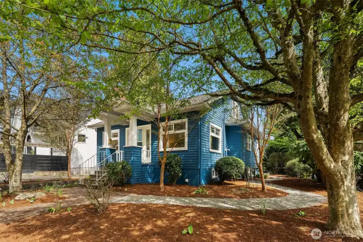 Gorgeous Bryant setting