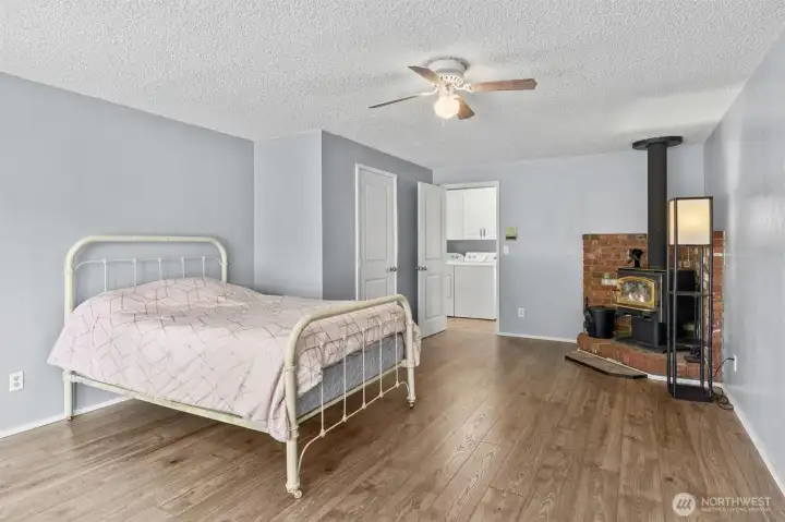 Bedroom #4/ bonus room/ hobby room.