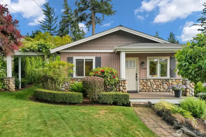 A wonderful modern craftsman ! A wonderful modern craftsman !