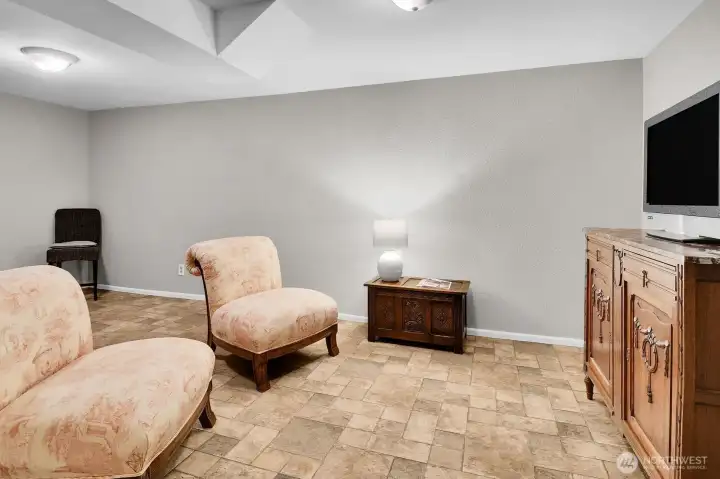 Lower Level has 2 big bonus rooms . And laundry. Lower Level has 2 big bonus rooms . And laundry.