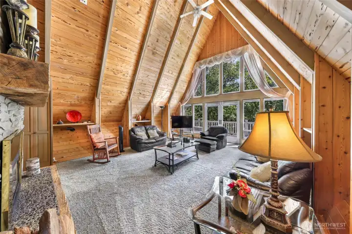 Living room with wonderful windows for natural light