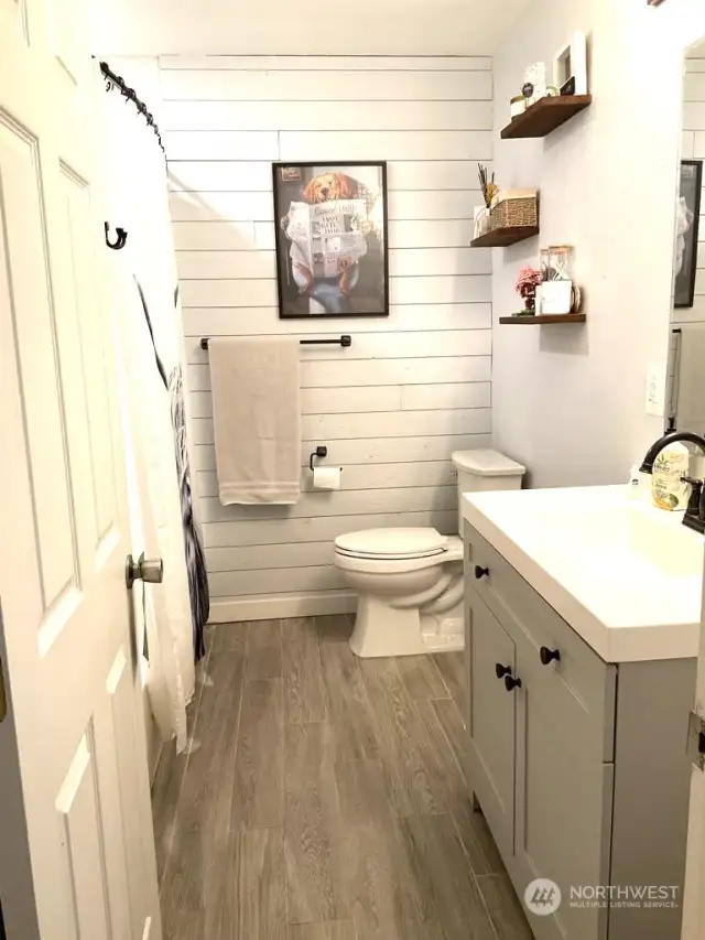 Full bathroom on the main floor.