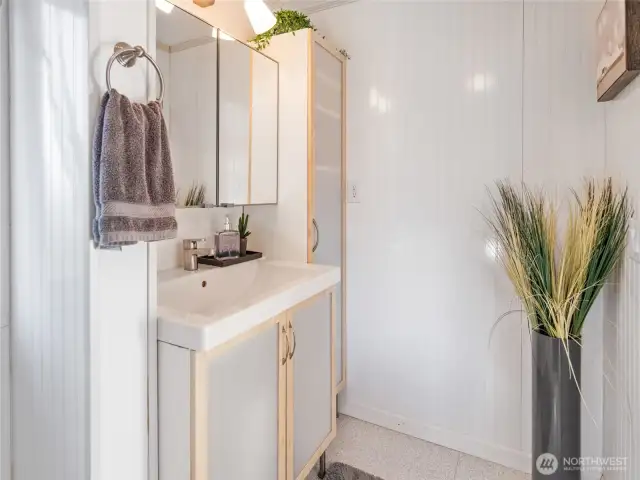 Primary bathroom vanity.